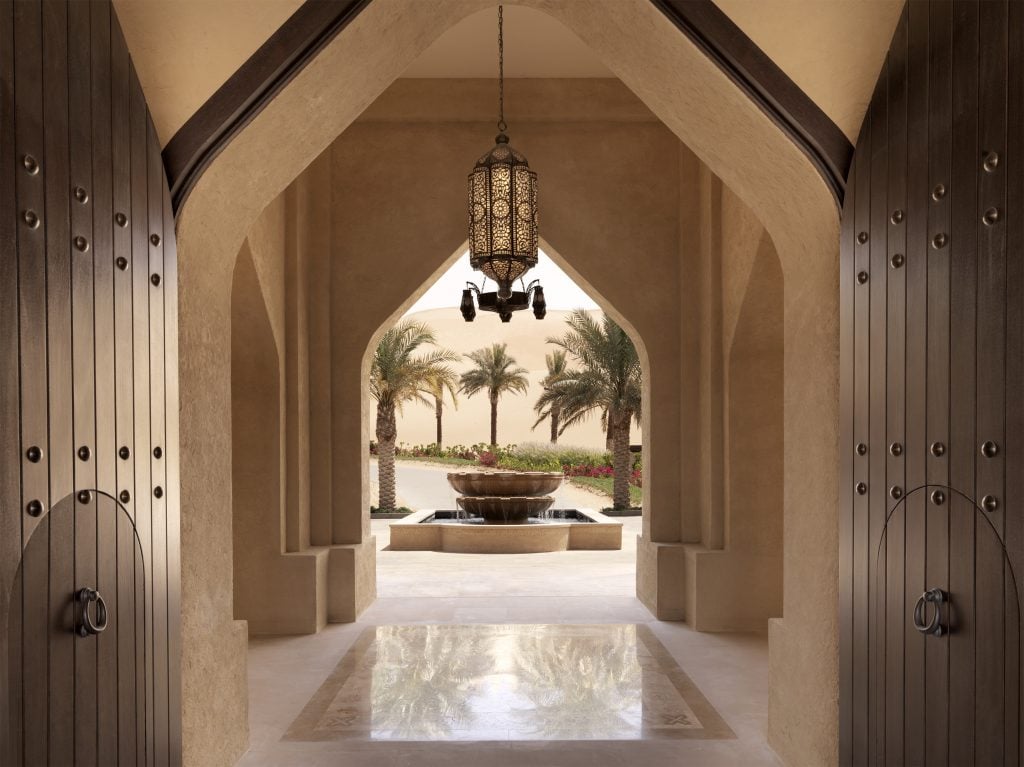 qasr-al-sarab-courtyard_entrance