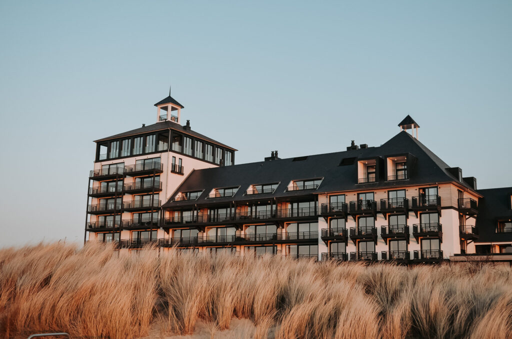 Strandhotel Cadzand-Bad Sergio Herman Pure C Air Republic Blueness Cadzand luxury hotel beach sea view piet boon