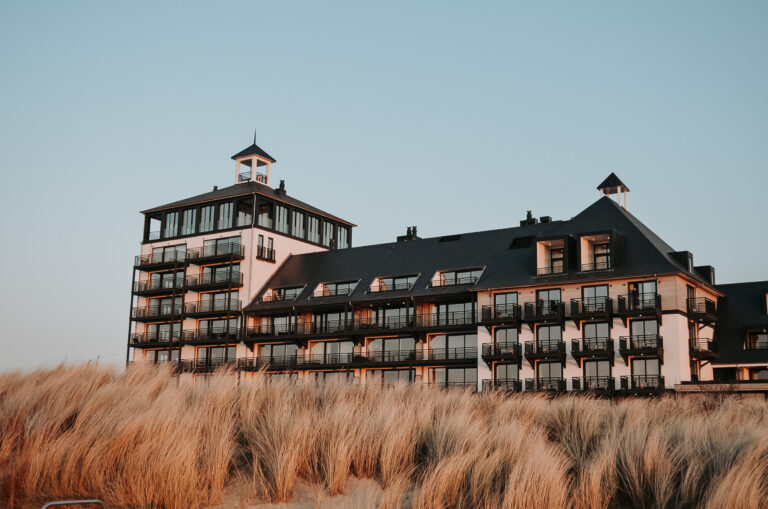 Strandhotel Cadzand-Bad Sergio Herman Pure C Air Republic Blueness Cadzand luxury hotel beach sea view piet boon