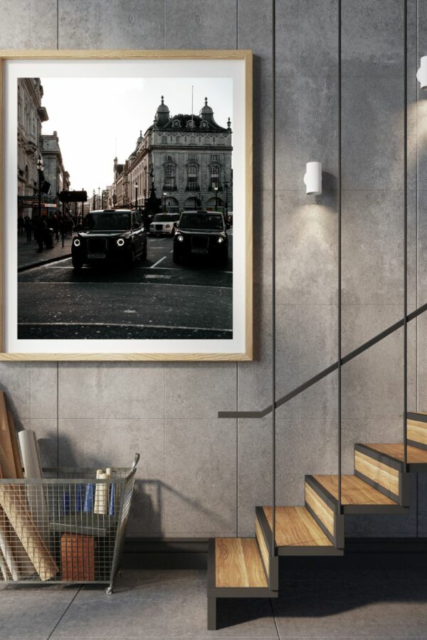 piccadilly circus london prhotgraph