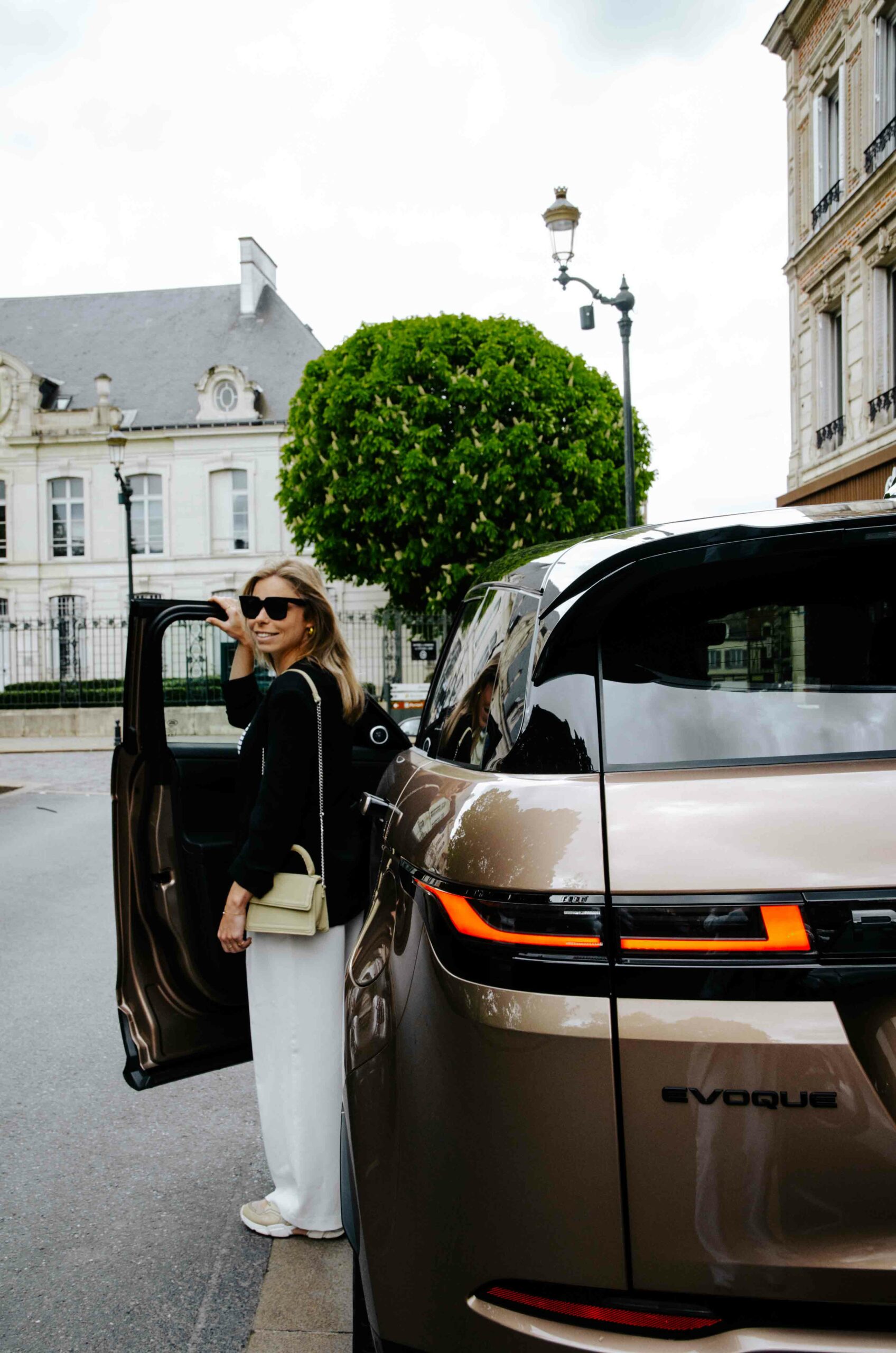 range rover evoque in paris