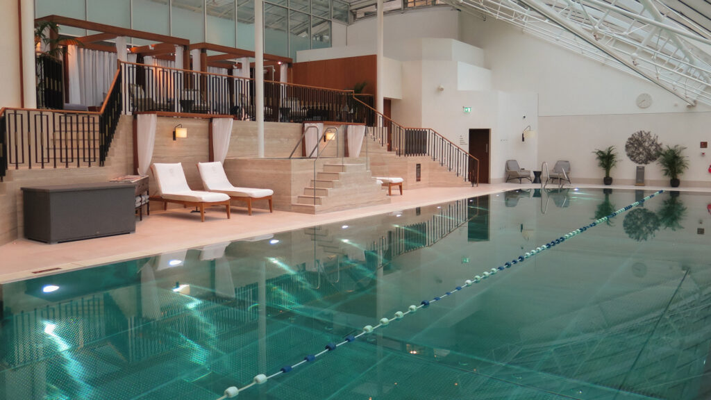 jumeirah carlton tower london indoor pool